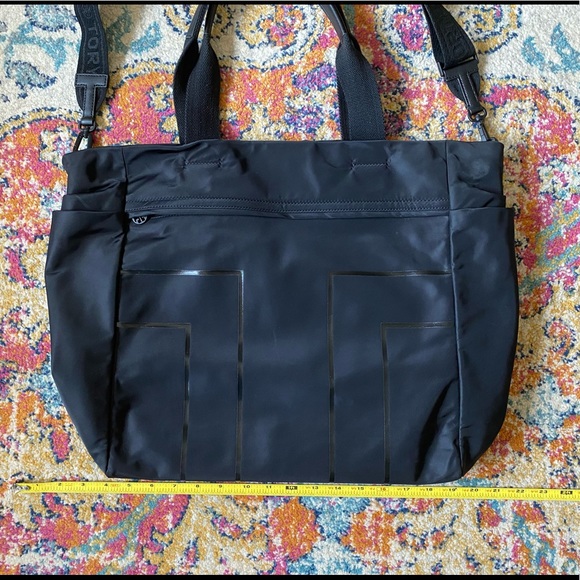 Tory Sport Nylon Graphic T Holdall Tote - Picture 4 of 11